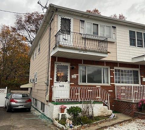 2nd image of 112 S Railroad Ave
