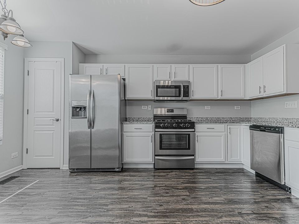 2nd image of 119 Blackhawk Ct Unit 5