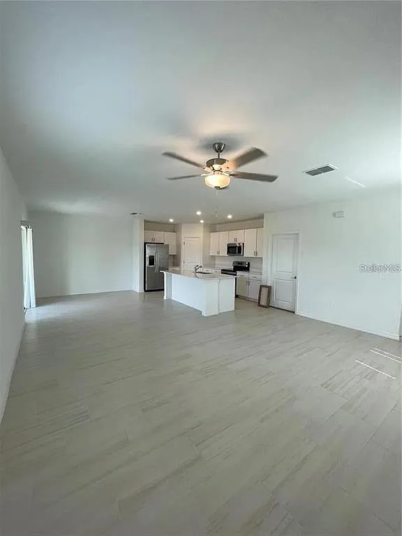 4 bed, 2.5 bath, 1870 sqft, $2,500 — Photo 3