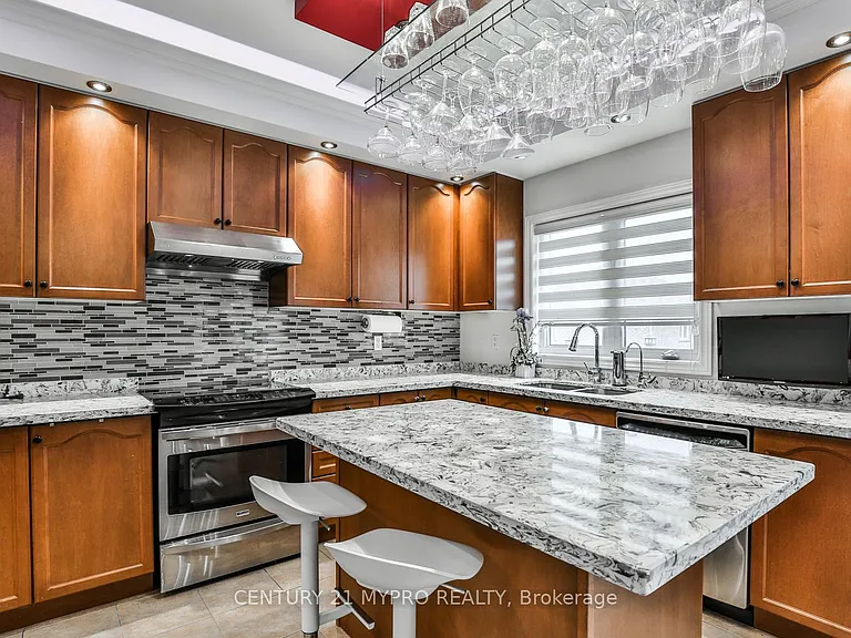 431 Woodspring Ave E — Photo 21