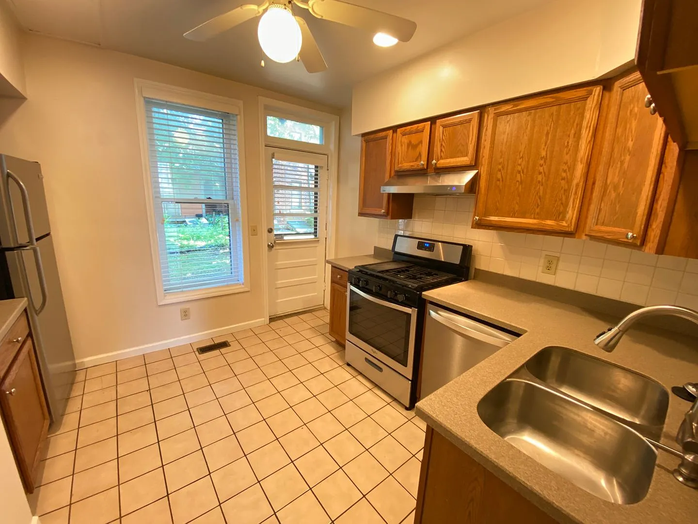 Price Ave 49-51 NCR — Photo 4