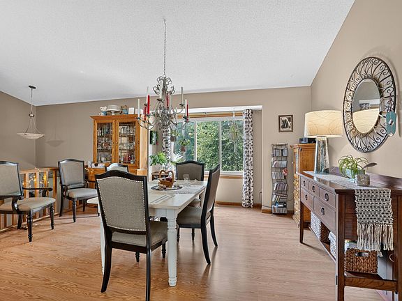 5th image of 13116 Court Pl
