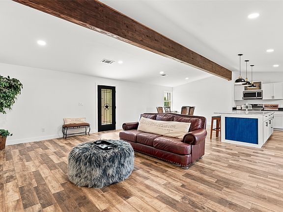 4th image of 1265 N Houston St