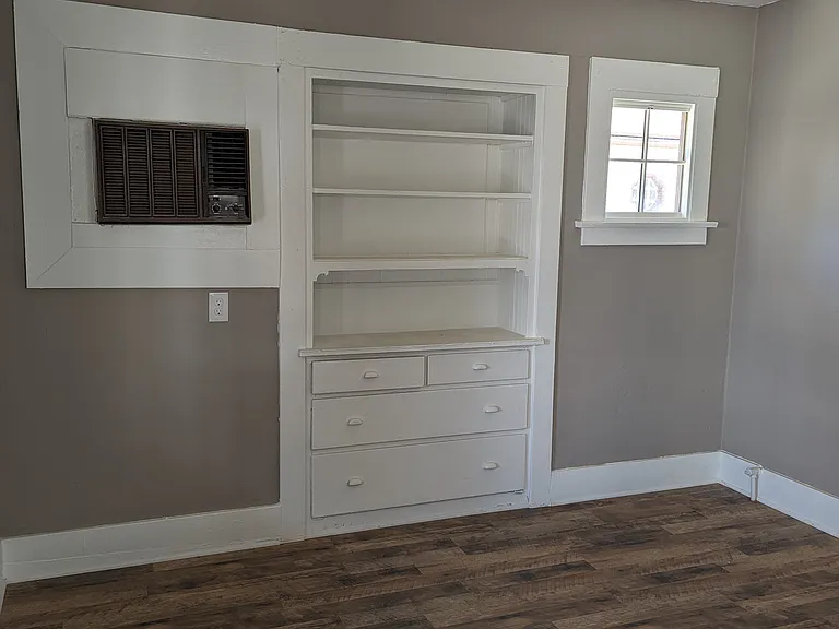1016 Lucas St — Photo 2