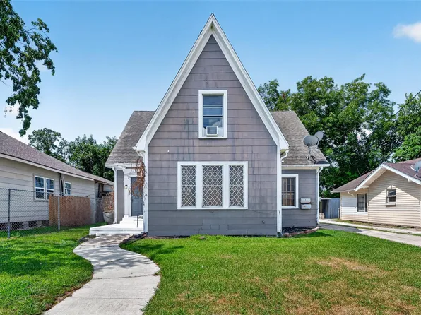 415 W Pearce St, Baytown, TX 77520