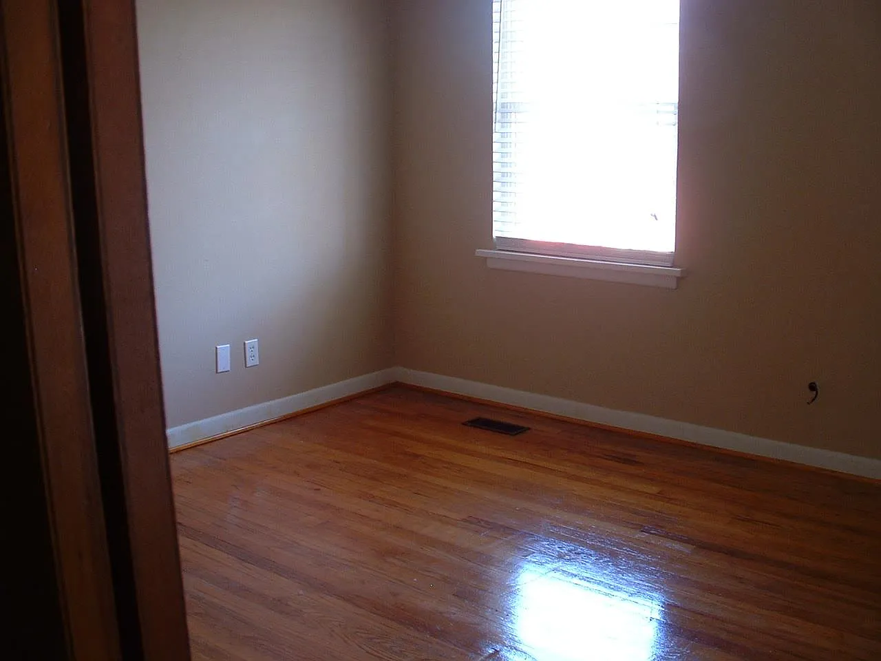 1209 Windsor Way — Photo 3