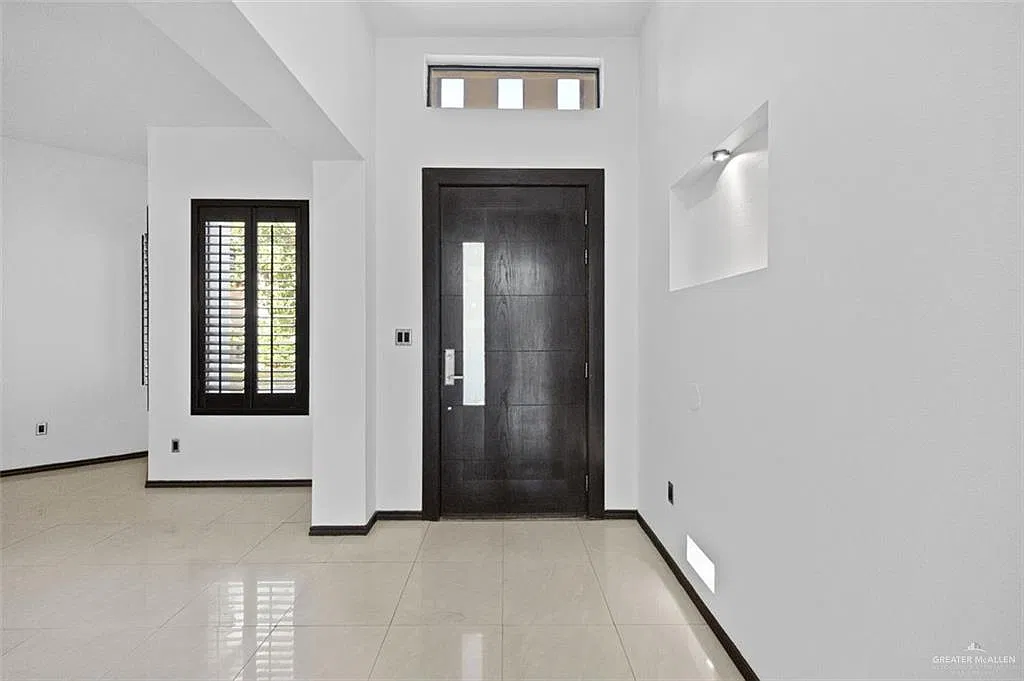 4 bed, 4.5 bath, 3346 sqft, $3,400 — Photo 3