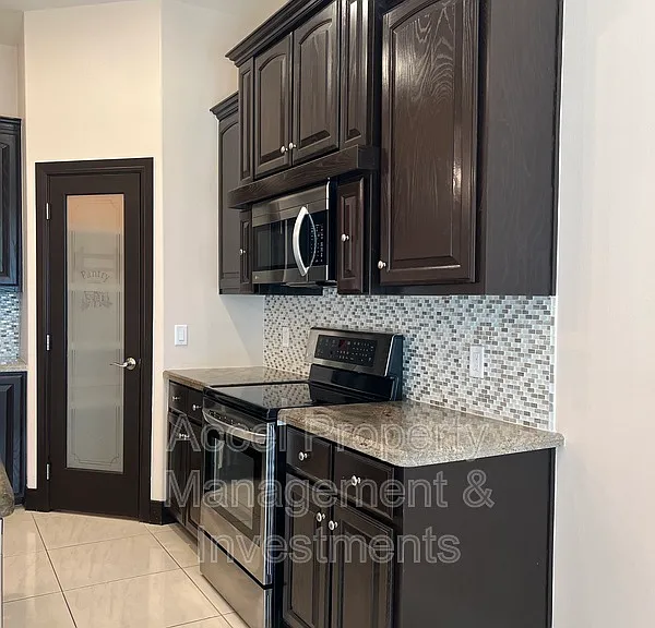 711 Abbott Ave — Photo 9