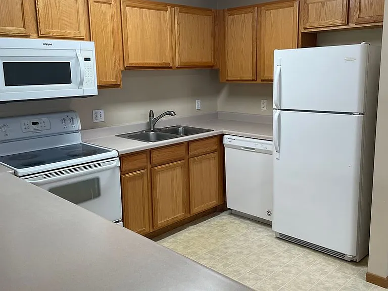 1420 E Redwood Blvd — Photo 2