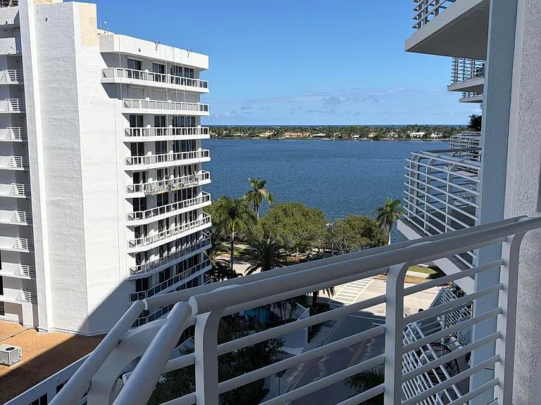1551 N Flagler Dr #905 — Photo 21
