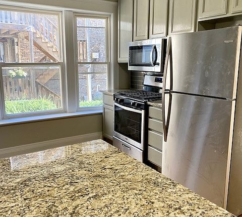 3rd image of 1953 W Sunnyside Ave APT 1