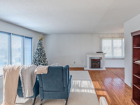4th image of 609 16th Ave NW