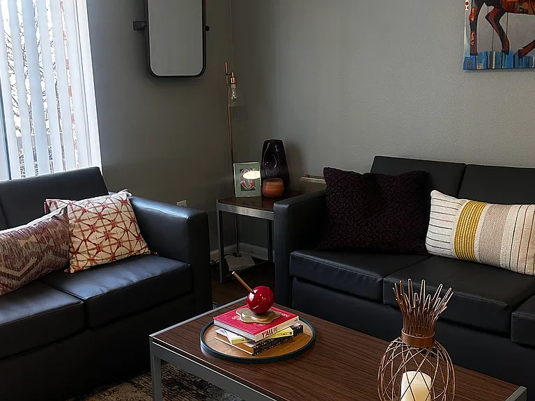 The Quarters Sterling House (Student Housing - Rent by the Bed) — Photo 49