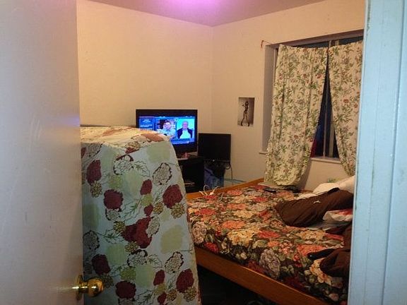 5th image of 357 E Moltke St