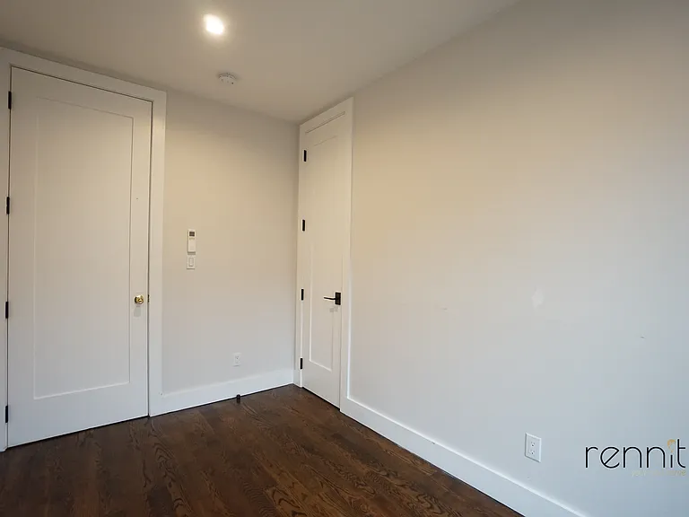 1031 Montgomery St #2F — Photo 15