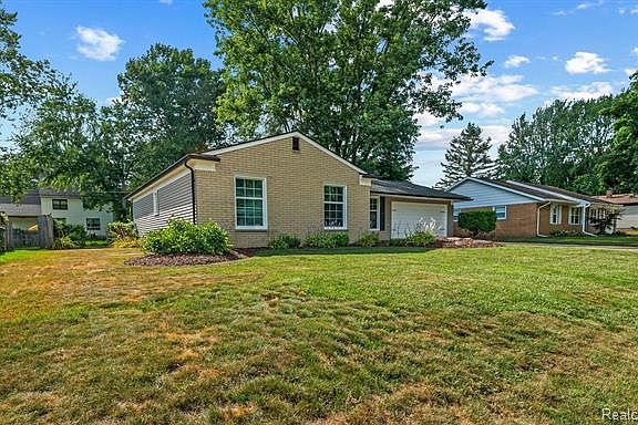 4th image of 51205 Fairlane Dr