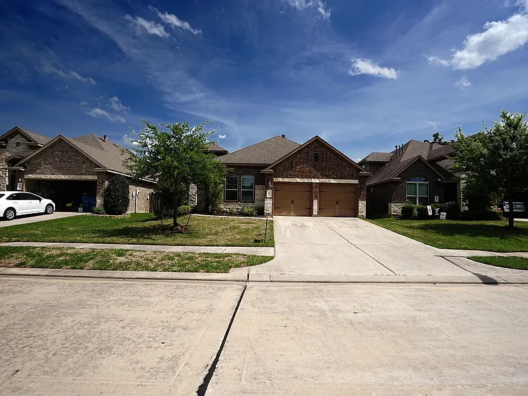 1067 Cedar Lake Ct — Photo 36