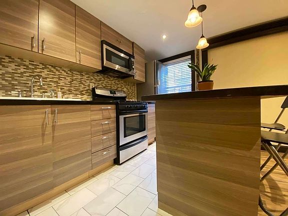 4th image of 341 S 5th St APT 1R