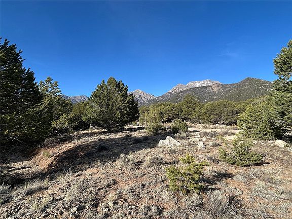 2nd image of 1933 Lone Pine Way