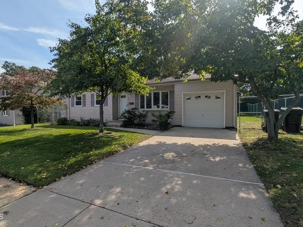 13 Fairview Ln, Hazlet, NJ 07730
