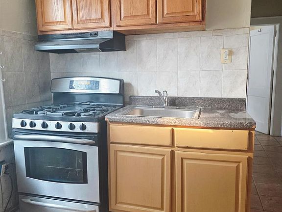 5th image of 23 Maple Pl