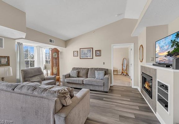 4th image of 23004 Chandlers Ln APT 347