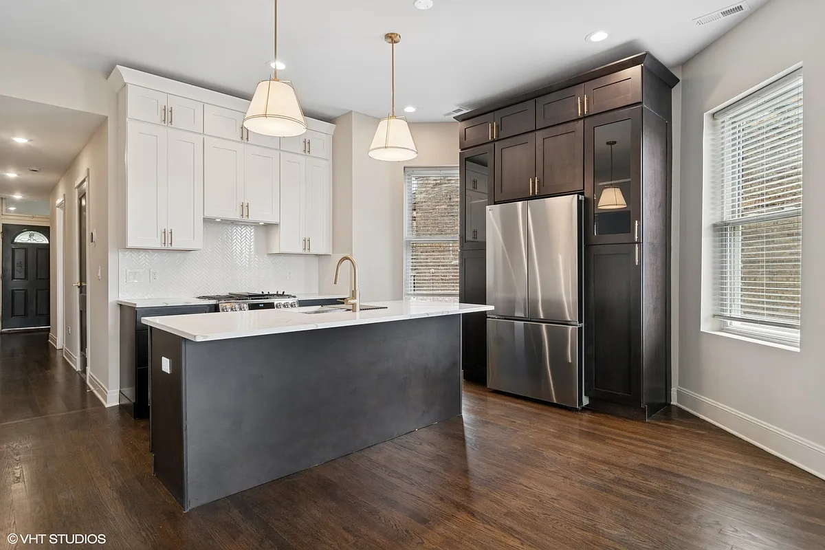 Building Photo - 1408 W Belle Plaine Ave #2