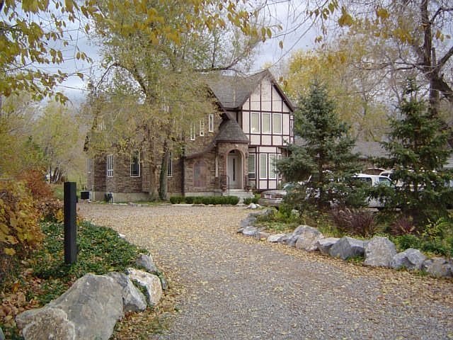 Private gravel drive....