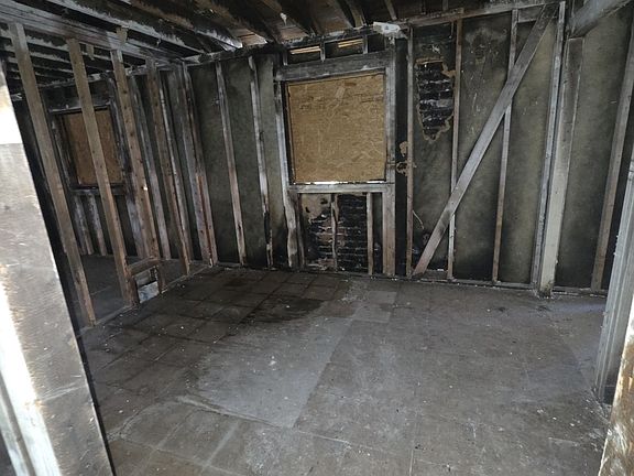 4th image of 1932 Janet Ln