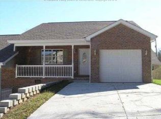 33 Mooring Way, Elkview, WV 25071