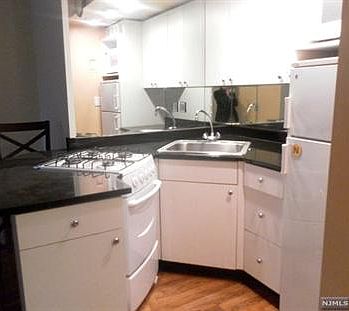 3rd image of 411 Park Pl APT 5E