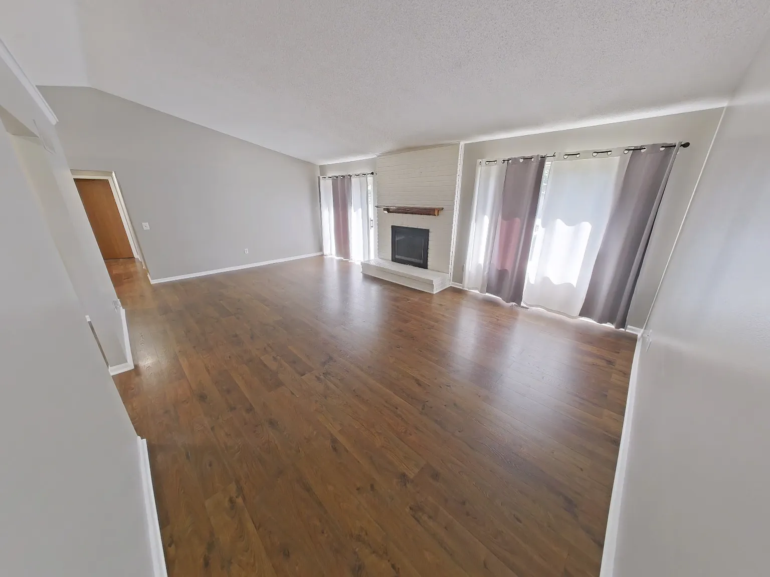 3 bed, 1.5 bath, 1361 sqft, $1,795 — Photo 2