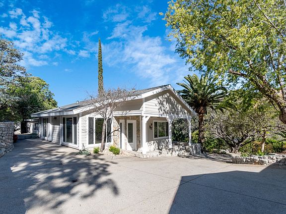 2nd image of 10246 Sunland Blvd