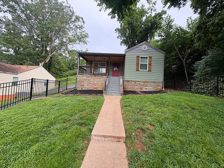 425 Sewanee St — Photo 13