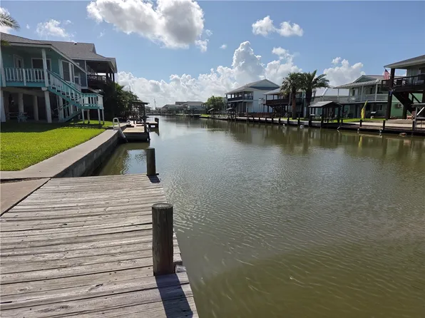 175 Sailfish Dr, Rockport, TX 78382
