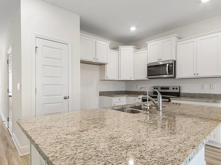 187 Ellery Ln — Photo 3