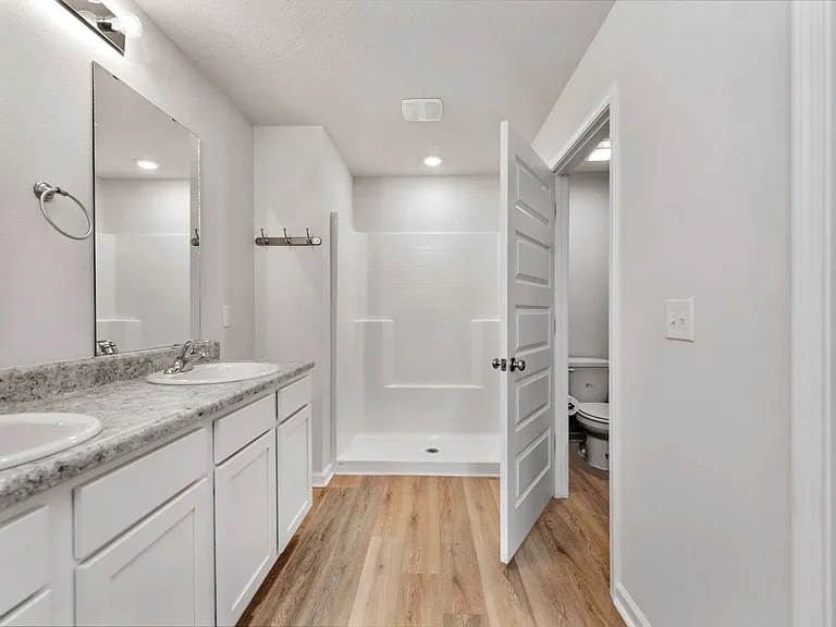 5466 Peach Dr — Photo 20