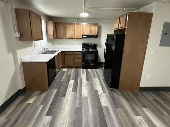 1020 N 2nd St #8, Aberdeen, SD 57401