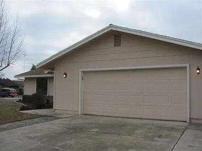 584 E Holly Ave photo 1
