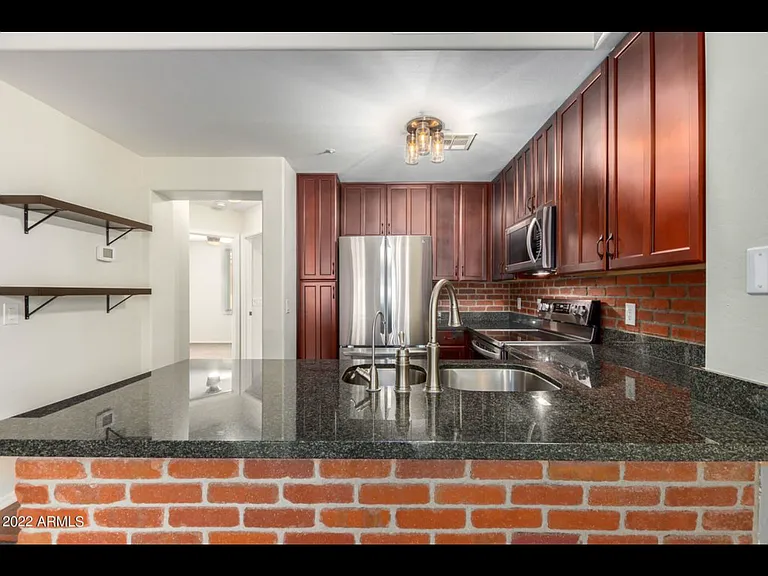 1332 S Owl Dr — Photo 3