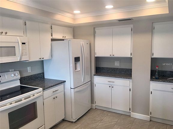 5th image of 225 Country Club Dr #1501