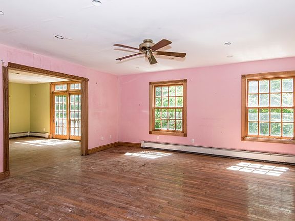 4th image of 8 Tower Hill Ave