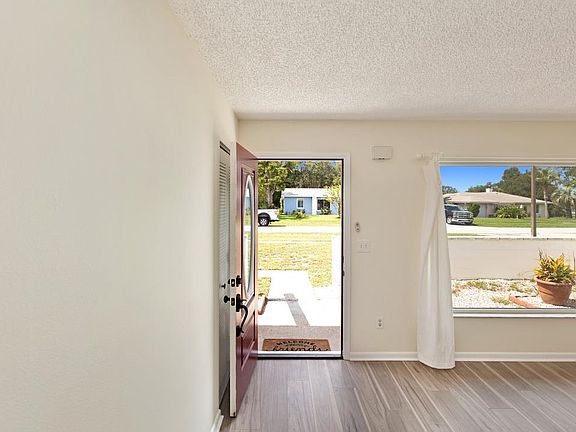 4th image of 150 Laguna Ct