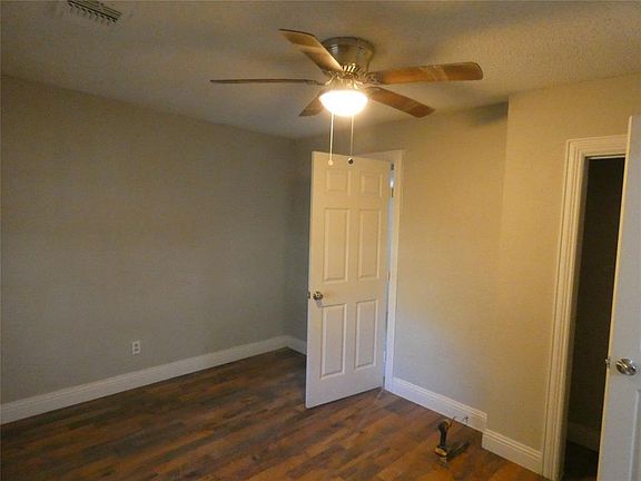 4th image of 1802 N Kaufman St