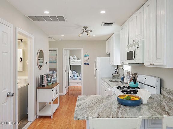 4th image of 324 Sumner Avenue