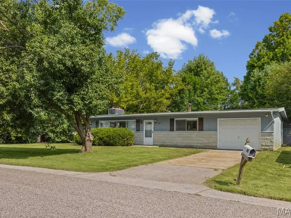 1251 Cove Ln, Saint Louis, MO 63138