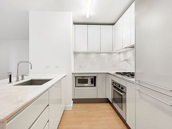 4th image of 322 W 57th St APT 24K