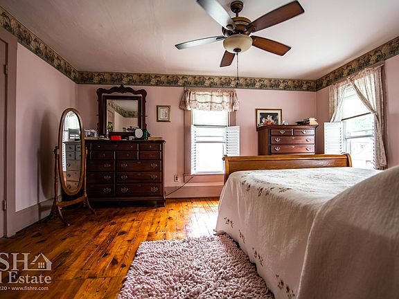2nd image of 318 Smith St