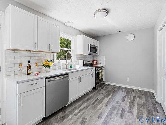 3rd image of 6110 Overland Dr