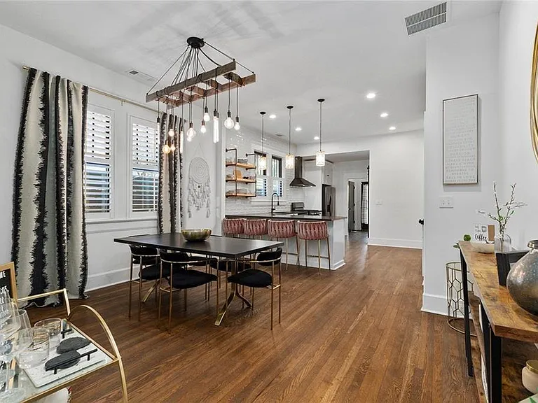 563 Parkway Dr NE — Photo 1